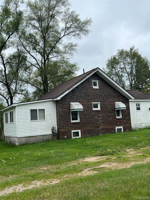 2365 Welch Rd, Commerce Township, MI, 48390-2779 | Card Image