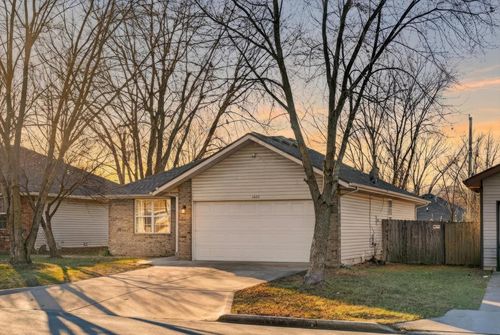 1623 N Engel Ave, Springfield, MO, 65803-5139 | Card Image