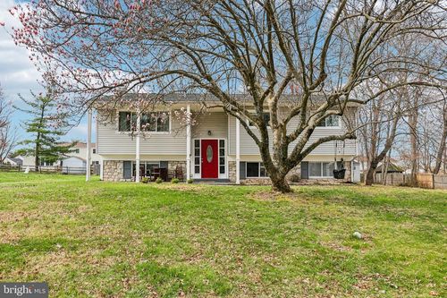 15 Brimfield Rd, Norristown, PA, 19403-1939 | Card Image