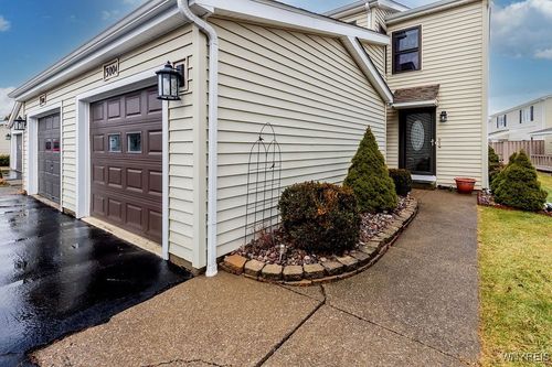 3004 East River Road, Grand Island, NY, 14072 | Card Image