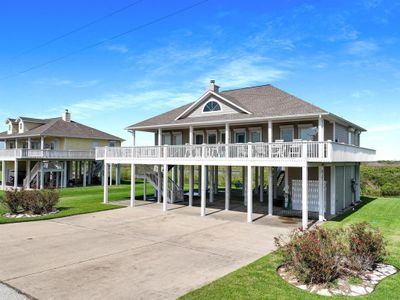 1110 Lagoon Drive, House other with 3 bedrooms, 3 bathrooms and null parking in Crystal Beach TX | Image 2