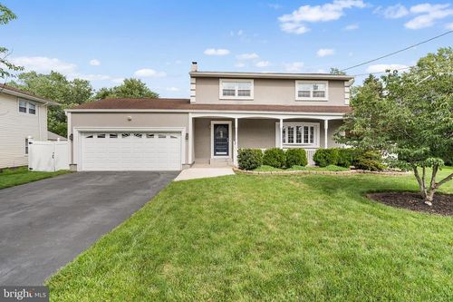 7 Oaken Ln, Hamilton, NJ, 08619-2705 | Card Image
