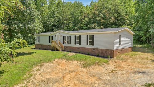 151 Moravian Creek Dr, Moravian Falls, NC, 28654-7729 | Card Image