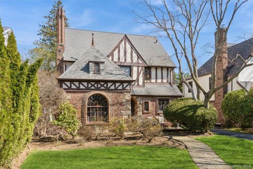 63 Marlborough Ct, Rockville Centre, NY, 11570-1825 | Card Image