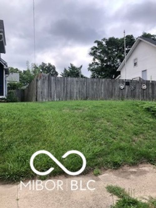 1137 Dawson St, Indianapolis, IN, 46203-2015 | Card Image