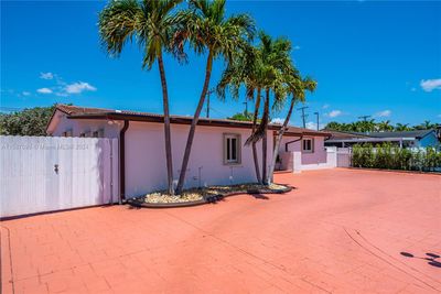 9331 Sw 57th Ter, House other with 4 bedrooms, 3 bathrooms and null parking in Miami FL | Image 2