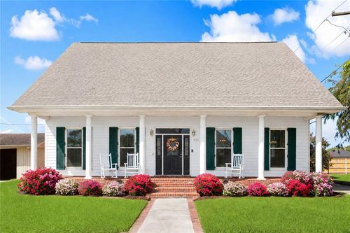 421 Bear Dr, Arabi, LA, 70032-2107 | Card Image