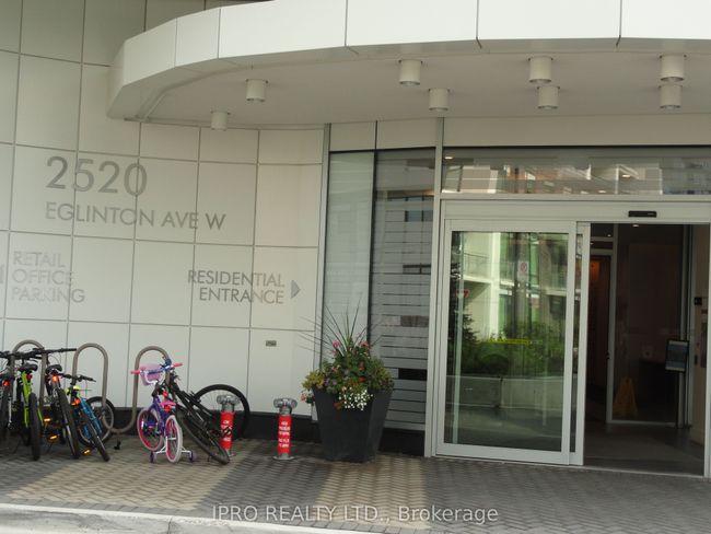 803 - 2520 Eglinton Ave W, Condo with 3 bedrooms, 2 bathrooms and null parking in Mississauga ON | Image 4