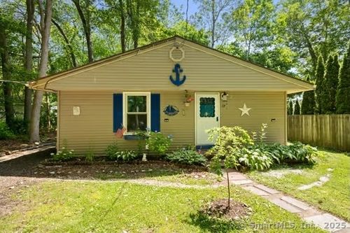 27 Laurelwood Dr, Niantic, CT, 06357-2012 | Card Image