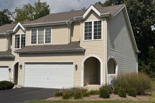 1509 Golden Oak Dr, Woodstock, IL, 60098-7713 | Card Image