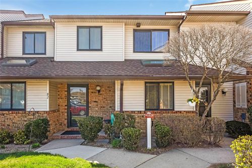 82-82 Cottonwood Ct, Wantagh, NY, 11793-2763 | Card Image