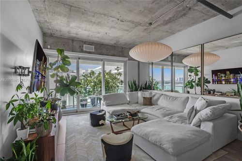 ph23-1000 West Ave, Miami Beach, FL, 33139-4704 | Card Image