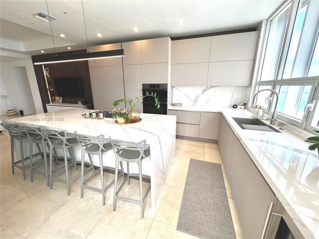 APT-4505 - 848 Brickell Key Dr, Condo with 3 bedrooms, 4 bathrooms and null parking in Miami FL | Image 28