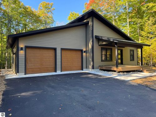 2418 Hawks Eye Dr, Bellaire, MI, 49615-5119 | Card Image