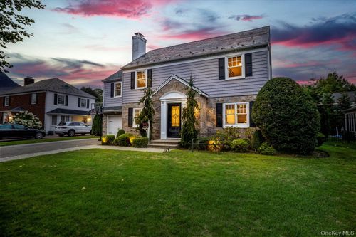 83 Kenwood Rd, Garden City, NY, 11530-3107 | Card Image