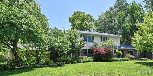 48 Webster Woods Dr, Webster Groves, MO, 63119-3945 | Card Image