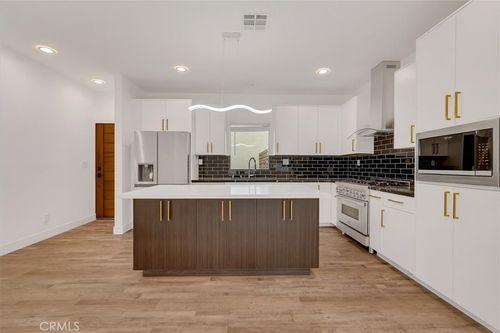 22136 Gilmore St, Woodland Hills, CA, 91303-2506 | Card Image