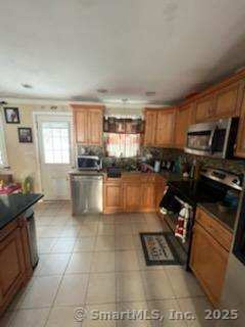 18 Terrace Dr, Oakdale, CT, 06370-1114 | Card Image