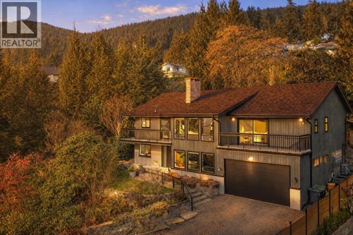 284 Montroyal Blvd, North Vancouver, BC, V7N4E5 | Card Image