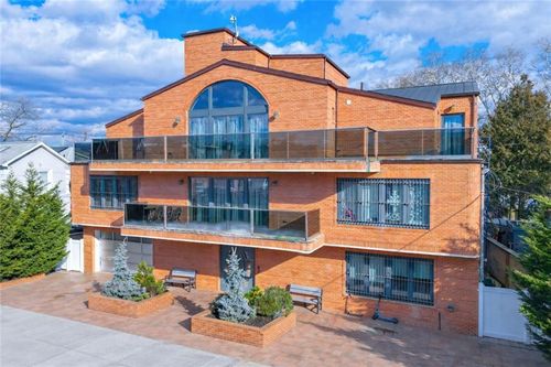 2711 E 26th St, Brooklyn, NY, 11235-2405 | Card Image