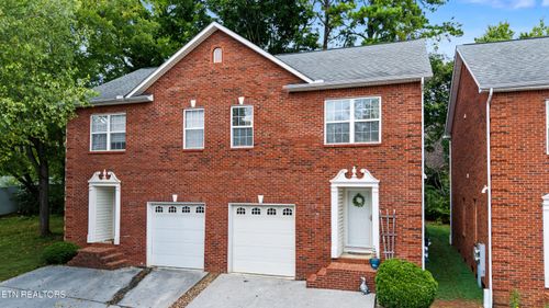 827 Blue Spruce Way, Knoxville, TN, 37912-4370 | Card Image