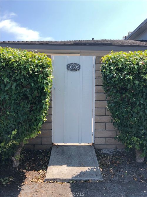 ci85-16392 Calle Castor Cir, Huntington Beach, CA, 92649-5219 | Card Image