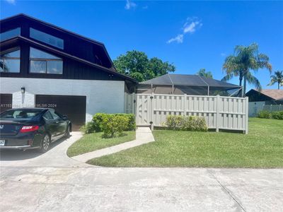 D - 9568 Boca Gardens Pkwy, Townhouse with 3 bedrooms, 3 bathrooms and null parking in Boca Raton FL | Image 2