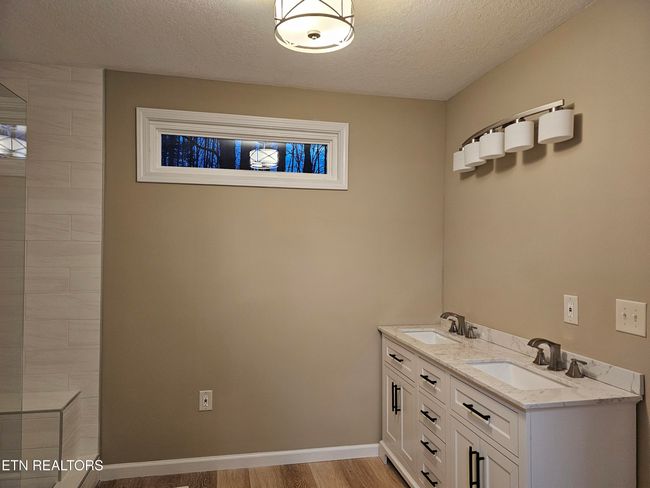 MASTER BATH | Image 15