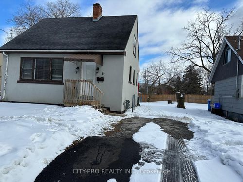 19 Pearl St, Mississauga, ON, L5M1X1 | Card Image