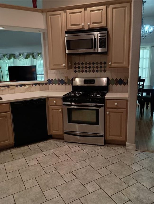 Kitchen | Image 8