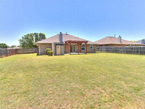 421 Madison Place Dr, Moore, OK, 73160-6750 | Card Image