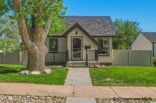 813 W 2nd Ave, Cheyenne, WY, 82001 | Card Image