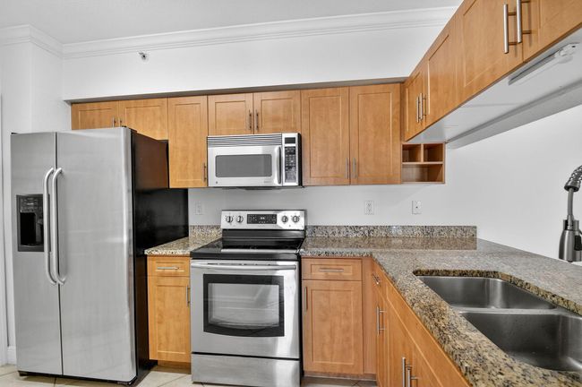 APT-304 - 6511 Emerald Dunes Dr, Condo with 2 bedrooms, 2 bathrooms and null parking in West Palm Beach FL | Image 6