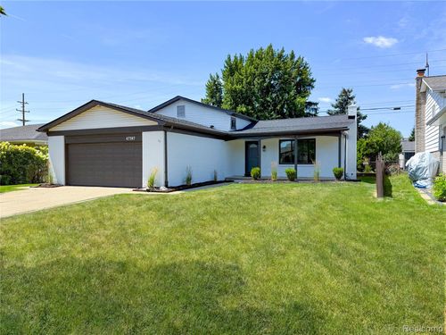 47387 Royal Rd, Macomb, MI, 48044-2452 | Card Image
