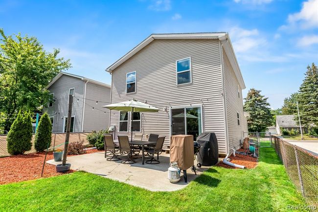 9092 Hugh Street, Home with 3 bedrooms, 2 bathrooms and null parking in Livonia MI | Image 5