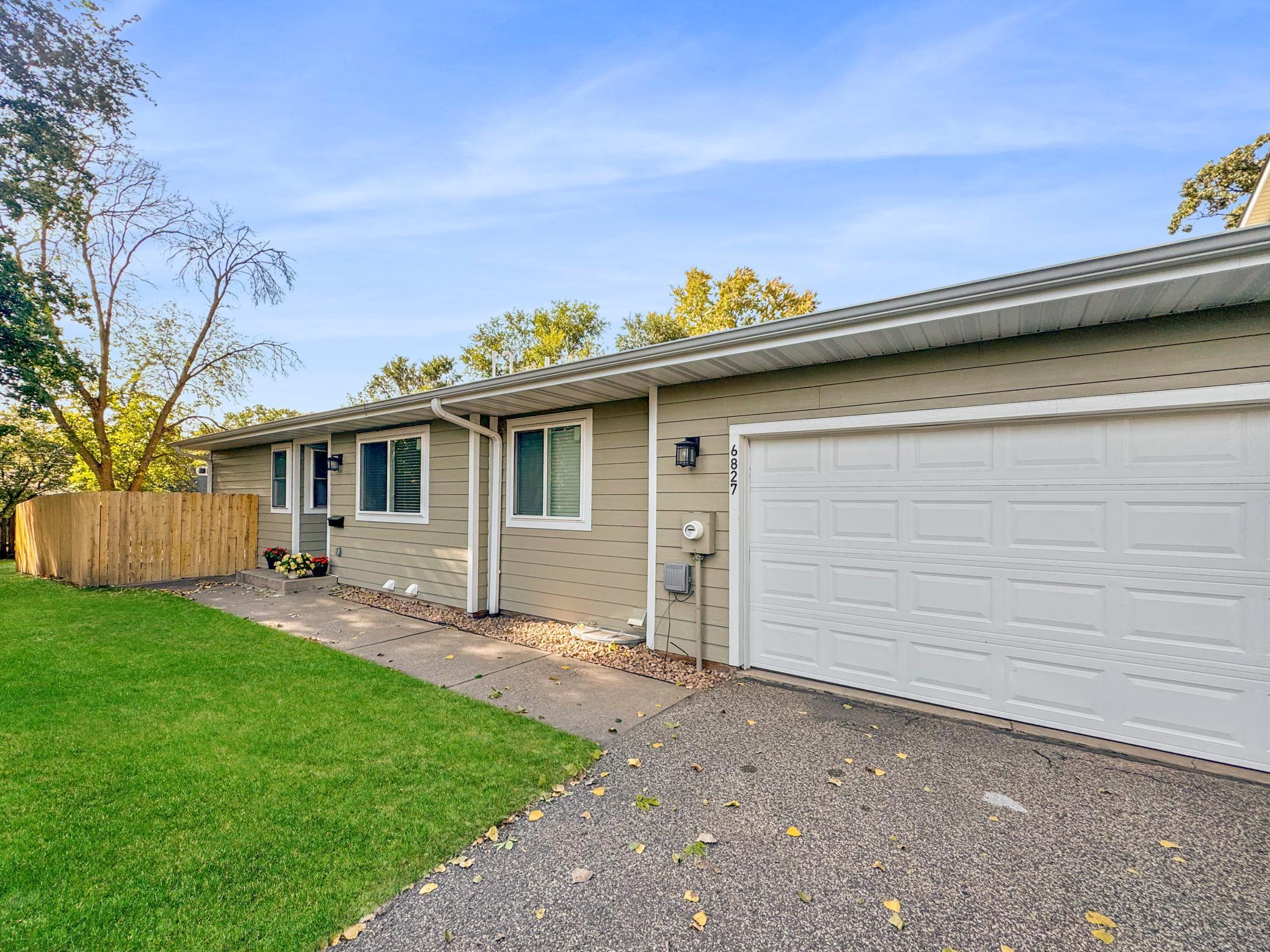 York Pl, Minneapolis, MN 55429