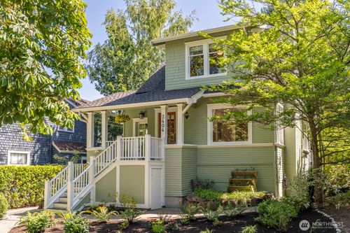 2404 2nd Ave N, Seattle, WA, 98109-2007 | Card Image
