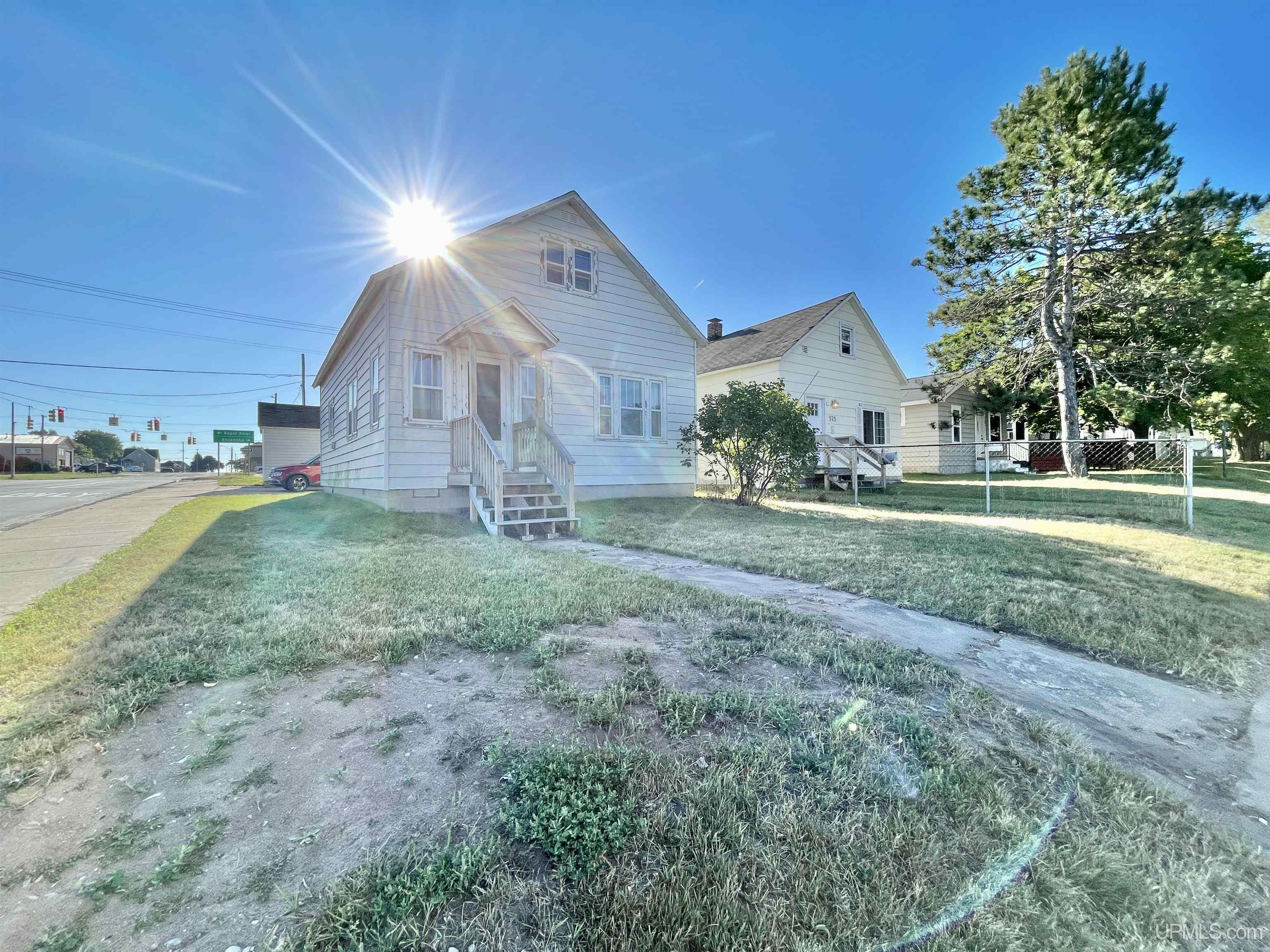 11th St, Gladstone, MI 49837