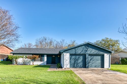 1721 S Timber Ct, Benbrook, TX, 76126-3912 | Card Image