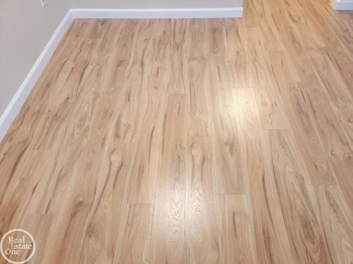 17118 Kingsbrooke Dr, Clinton Township, MI, 48038-3727 | Card Image