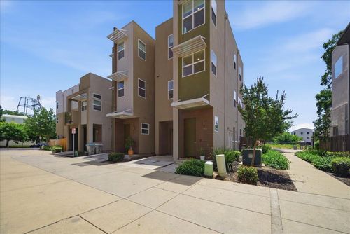 399 Midstream Ln, West Sacramento, CA, 95605-2812 | Card Image