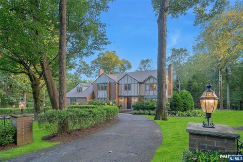 9 Deerfield Dr, Woodcliff Lake, NJ, 07677-8114 | Card Image
