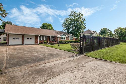 8017 Lanham Ln, Houston, TX, 77075-2652 | Card Image