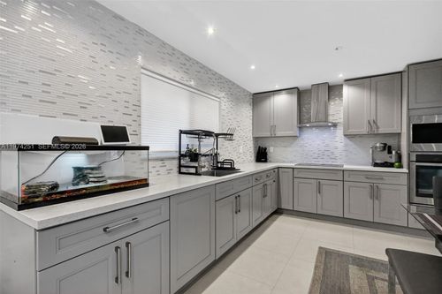 221 Ne 212th St, Miami, FL, 33179-1109 | Card Image