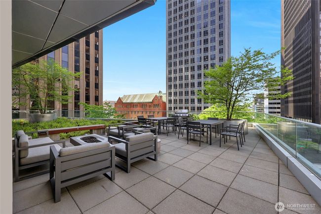 Huge patio area with BBQ | Image 34