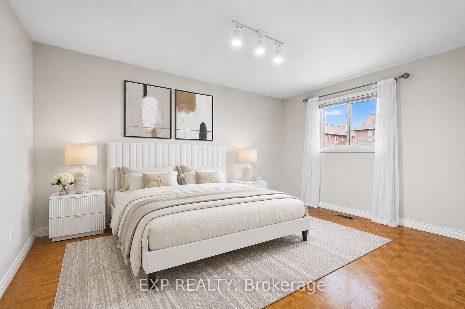 Residential in Richmond Hill 3