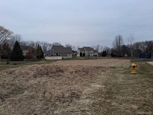 8320 Deer Creek Ct, Grand Blanc, MI, 48439-9261 | Card Image