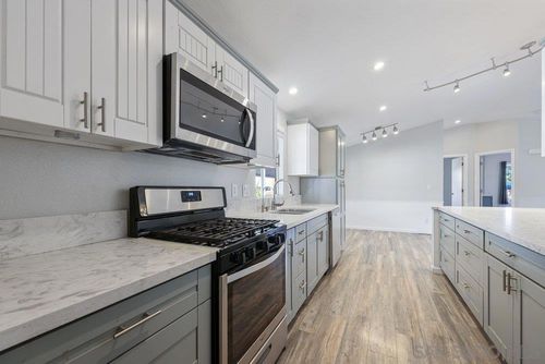 spc-69-450 E Bradley Ave, El Cajon, CA, 92021-3051 | Card Image