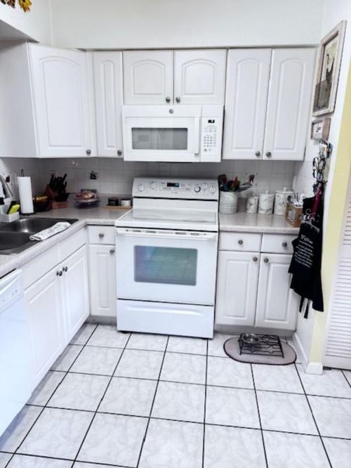 apt-407-7320 Lake Circle Dr, Margate, FL, 33063-4821 | Card Image