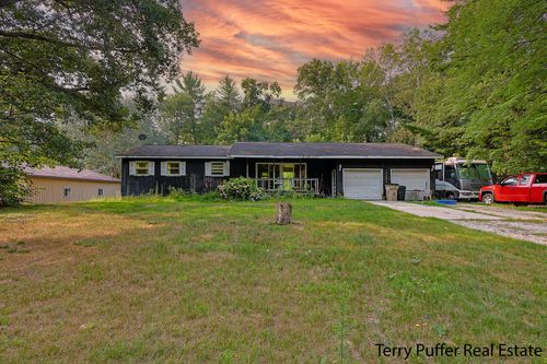 3285 4th St, Twin Lake, MI, 49457-8516 | Card Image